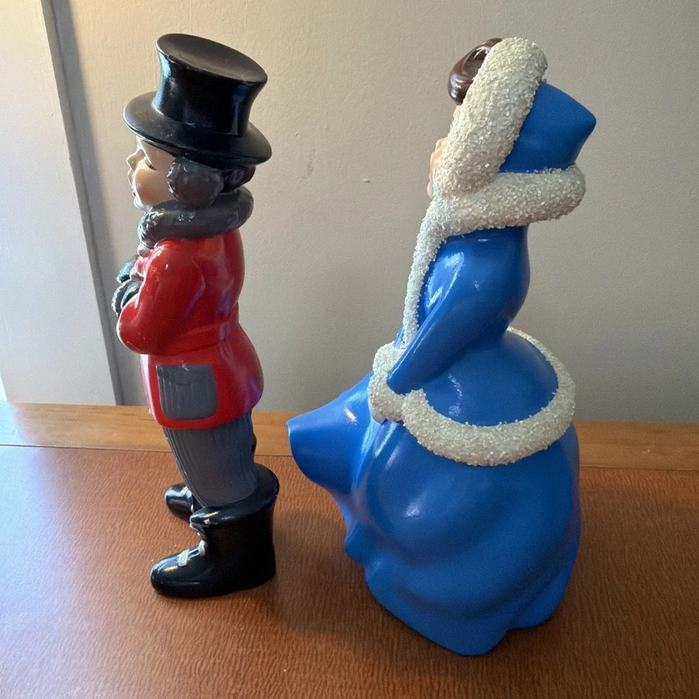 Vintage‎ Christmas Pair Of Carolers Lady Man Atlantic Mold Ceramic Figures